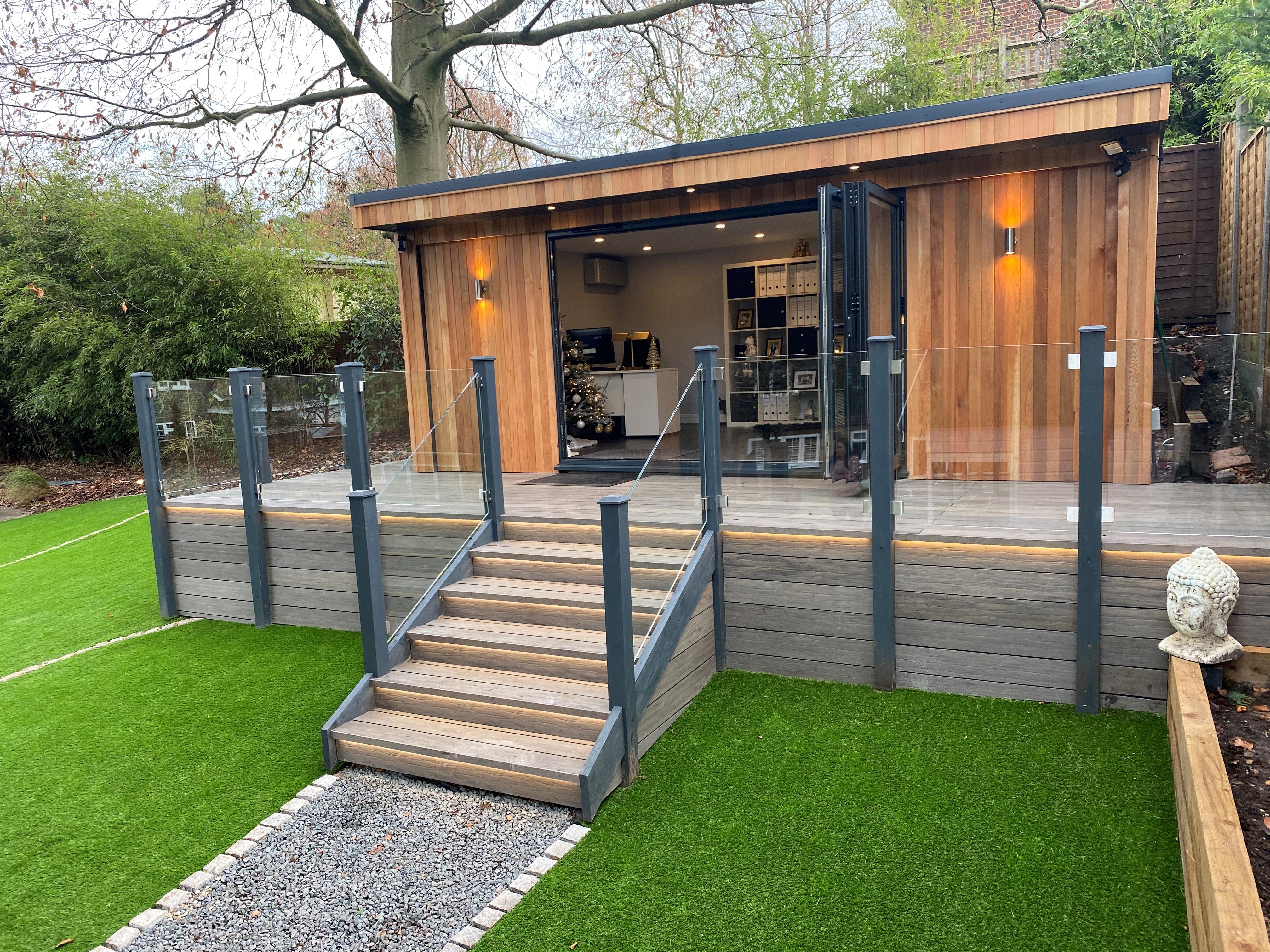 The Ultimate Guide to Composite Decking: How to Choose the Perfect Low-Maintenance Option for Your Outdoor Oasis